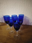 Kobaltno plave staklene čaše