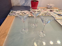 Tri čaše za martini