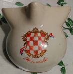 Keramički vrč, natpis Hrvatska s grbom