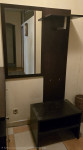 Ogledalo vješalica i klupa