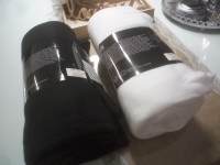 CRNA I BIJELA DEKA - NOVO - 125x150 cm