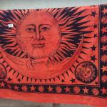 Crveni prekrivač Sunce i mjesec