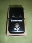 NUX STRUM TUNER - štimer za gitaru