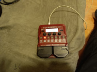 Zoom B1 Four Bass pedala