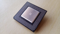 Procesor Intel Celeron 400 Socket 370 sa hladnjakom, retro