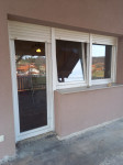 PVC dvokrilni prozori sa vratima i roletama