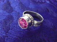 Antik prsten sa roza gemom sa vijenčićem