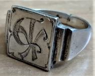 antique muški prsten sa monogramom
