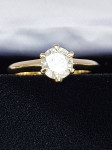 Karatni prirodni dijamant 18K zlatni zaručnički prsten