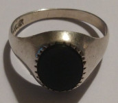 Muški prsten sa crnim onyxom