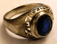 muški prsten sa safirom