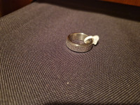 Prodajem muški prsten, oče naš, nehrđajući čelik, novi,veličina 11, 4€