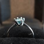 Dijamantni prsten sa velikim plavim dijamantom 0,74ct moze zamj.sat