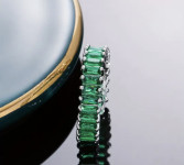 PRSTEN S ZELENIM KAMENČIĆIMA VEL. L - NOVO