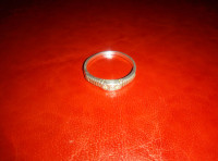 Srebrni prsten sa bijelim kamenjem 900, 18mm, 2g
