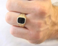 ZLATNI PEČATNJAK S ONIXOM 14K (585) 5,77 grama NOVO • GOLD SHOP •