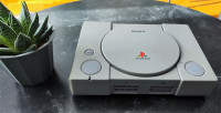 Sony PlayStation 1 – SCPH-7002 – original, bez chipa + novi CD-ROM