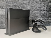 Playstation 4 1TB, 2 kontrolera, + 4 igre