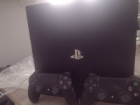 Playstation 4 Pro sa dva joystika i 11 igara