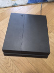 Prodajem Playstation 4 u odlič̣nom stanju!