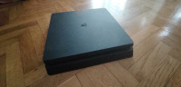 HITNO prodajem PS4 u savršenom stanju!