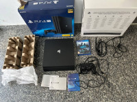 Sony Playstation 4 PRO,kutija,potpuno ispravno,softver 11.02.