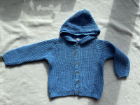 Plava vesta na kopčanje s kapuljačom 86