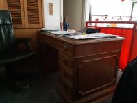 pisaći stol za radnu sobu od masivnog drva