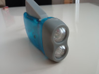 Ručna svjetiljka - radi bez baterija