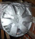 Prodajem JEDNU ORIGINALNU  RATKAPU za Renault vozila