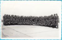 JNA - velika skupina vojnika i oficira .. stara originalna fotografija