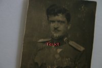 Vojna fotografija: Vojnik ističe odličje II Kraljevina Jugoslavija