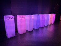 Kubus postolje plexi bijeli 35x35x100