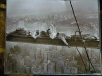 plastificirani poster RADNICI na zgradi NY, dimenzije: 50x40cm