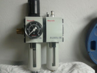 pripremna grupa 1/2 rexroth.  Manometri