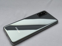 Prodajem Samsung Galaxy S20 – siva