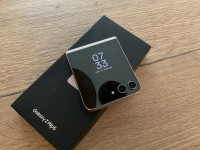 Samsung Galaxy Z Flip5... Može i po komponentama