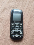 Samsung E1200 , sve mreže, sa punjačem ---baterija odlična