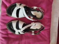 Sandale bijele - ravne i papuče crno bijele