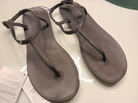 CRNE  SANDALE BR. 37 i 36 - NOVO