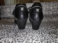 Ženske crne kožne sandale