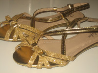 ZLATNE SANDALE BR.36 NOVO S ETIKETOM
