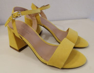 Žute sandale na petu