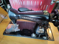 Vintage šivaća mašina Elite iz 1960-tih, sa sandukom i postoljem