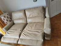 Fotelje, dvosjedi, koža na razvkačenje.