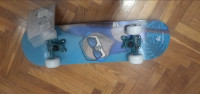 Plavi skateboard ljenivac