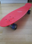 Skateboard / pennyboard u odličnom stanju sa svjetlećim kotačima