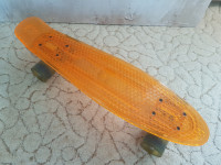 Skateboard - sa svijetlećim elementima, svijetleći