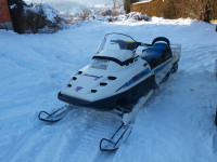 Motorne sanjke Lynx s prikolicom