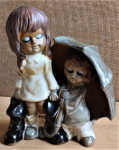 kolekcionarska figura  -  pod kišobranom